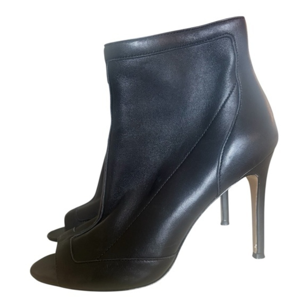 Charles David โCourterโ soft black leather heels open toe size 8